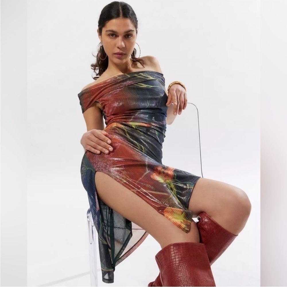 Silence + Noise Arianna Off-The-Shoulder Midi Dress